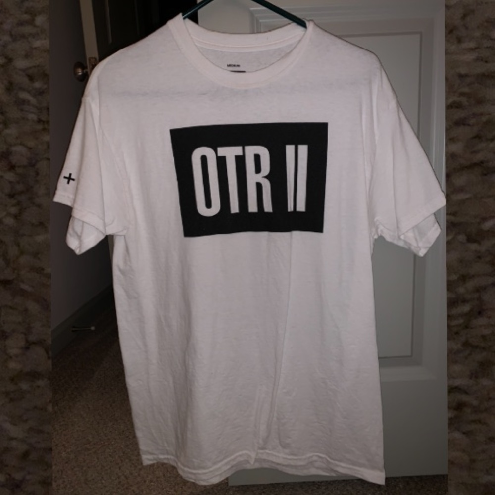 On The Run II 2018 World Tour T-shirt - Authentic.